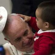 Que los niños puedan conocer la verdad y el amor pide el Papa