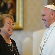 En encuentro privado, el Papa habló a la presidenta chilena sobre: 