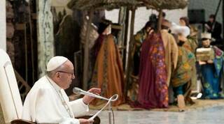 El Papa anima a celebrar Navidad, fiesta de la fe, alegres y construyendo puentes