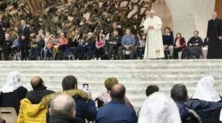 Que las familias sean templo para la Eucaristía, exhorta el Papa Francisco en su catequesis