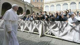 Papa Francisco enseña y advierte: 