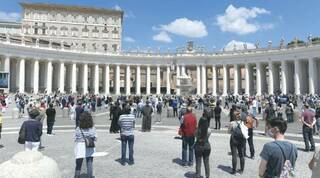 Llamado a orar por el Papa Francisco. Informan que presentó fiebre, pero ya lo ha superado y las tomografías son negativas