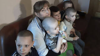 Mientras los misiles rusos caían la educadora y sus niños rezaban “a gritos a la Madre de Dios y el Padre Nuestro”
