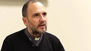 Sacerdote y comunicador español impacta al dar 5 claves a los católicos para que el mundo recupere la confianza en la Iglesia 
