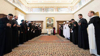 El Papa reunido con monjes ortodoxo-orientales alienta: “La cruz de Cristo sea la brújula que nos guíe a la plena unidad