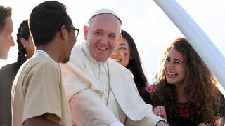 Hablemos de Dios a los jóvenes como lo hizo Jesús en el camino de Emaús, alienta el Papa Francisco