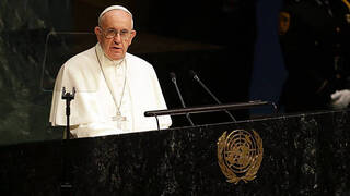 El Papa Francisco levanta en la ONU las armas de la fe: “Hoy sufrimos hambre de fraternidad… ¡«No» a la guerra!”