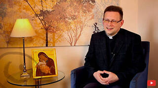 Sólido testimonio del sacerdote Jurij Błażejewski sobre “la bendición de la cruz”, la huella de Cristo en Ucrania