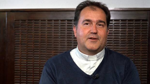  Exorcista Lluís Petit: “La mayoría de los sacerdotes no quiere hacer exorcismos”