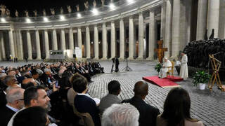 En oración Papa Francisco recuerda que los católicos están llamados a “ser prójimos” de todos los migrantes